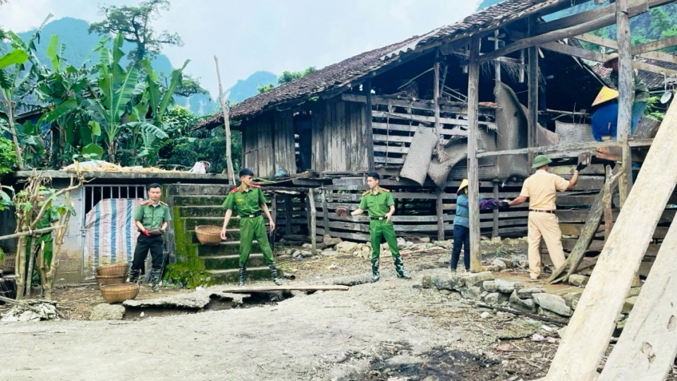 Chung tay xóa nhà tạm, nhà dột nát